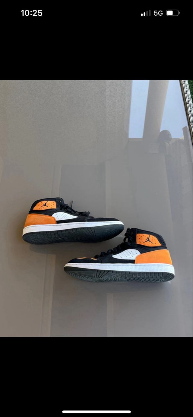 Zapatillas Jordan Negras y Naranjas