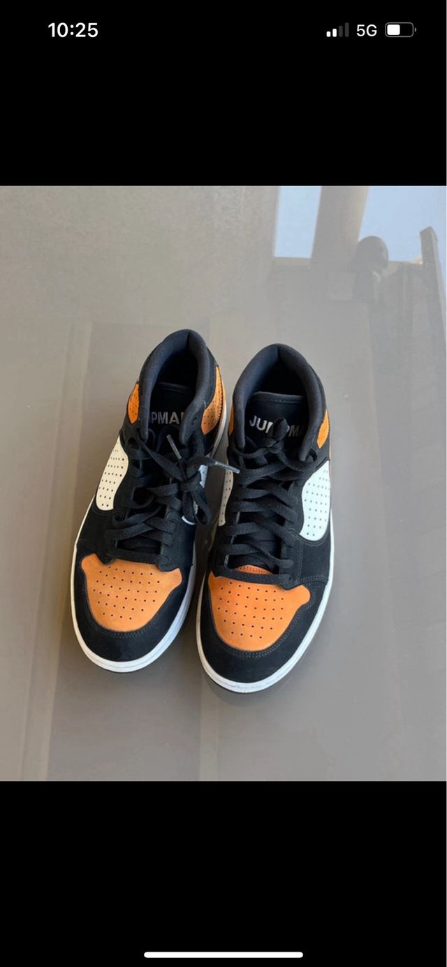 Zapatillas Jordan Negras y Naranjas