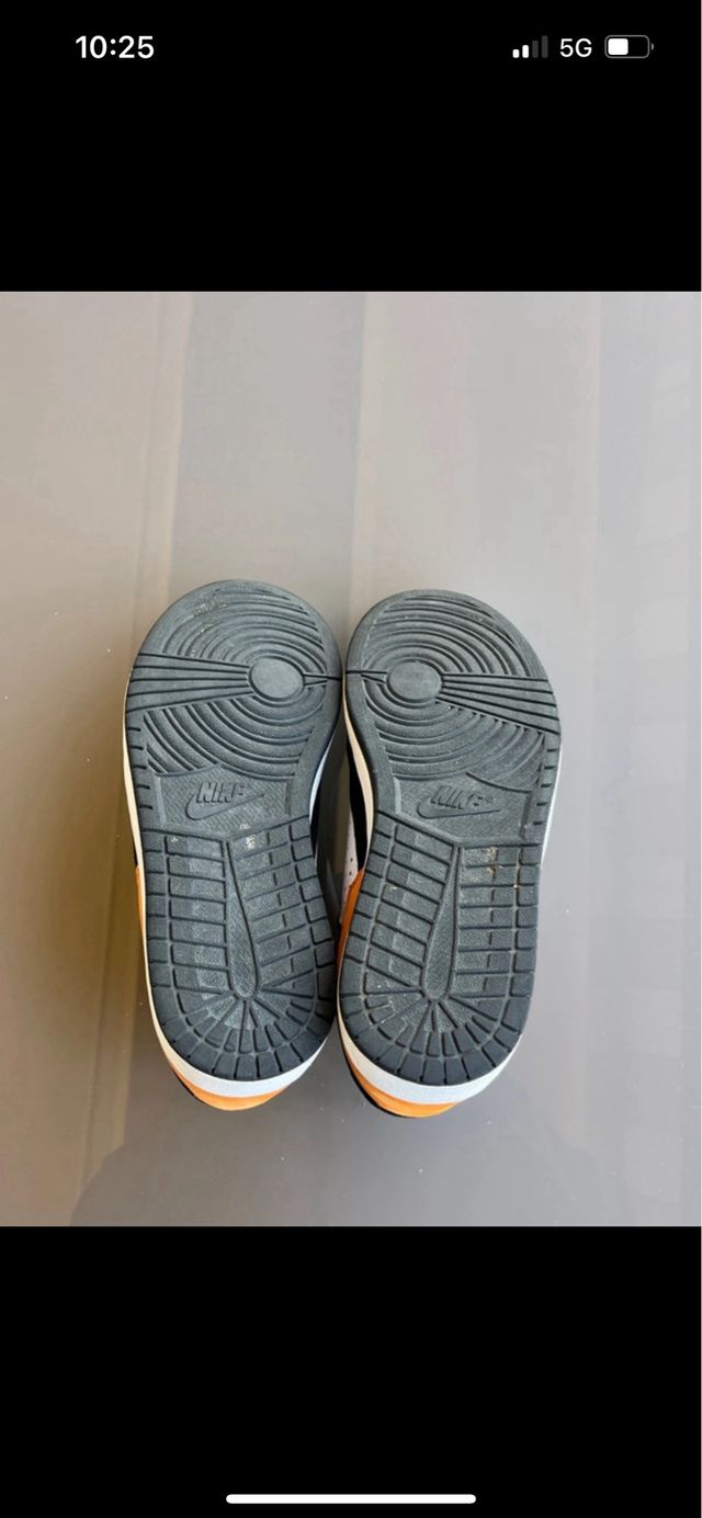 Zapatillas Jordan Negras y Naranjas