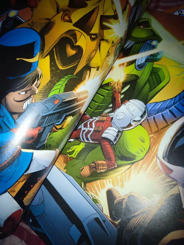 Dos grapas de Escuadrón Suicida: Los más buscados