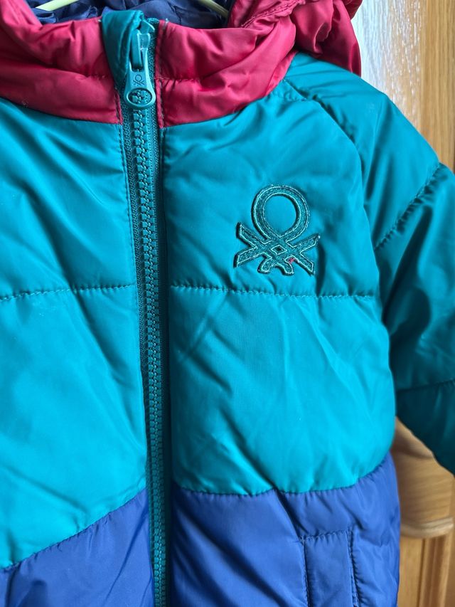Abrigo Benetton niño azul y verde talla 18/24(90cm