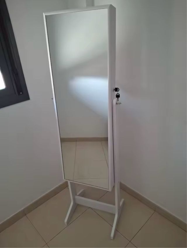 Specchio Gioielleria Bianco. Nuovo.