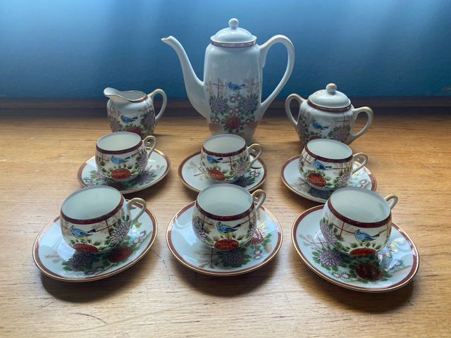 Juego de café de porcelana con pájaros