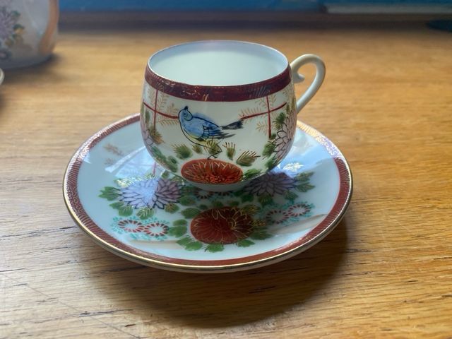 Juego de café de porcelana con pájaros