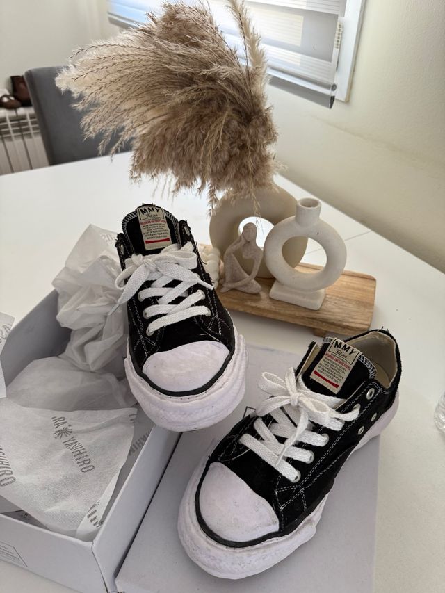 MMY Zapatillas Negras y Blancas