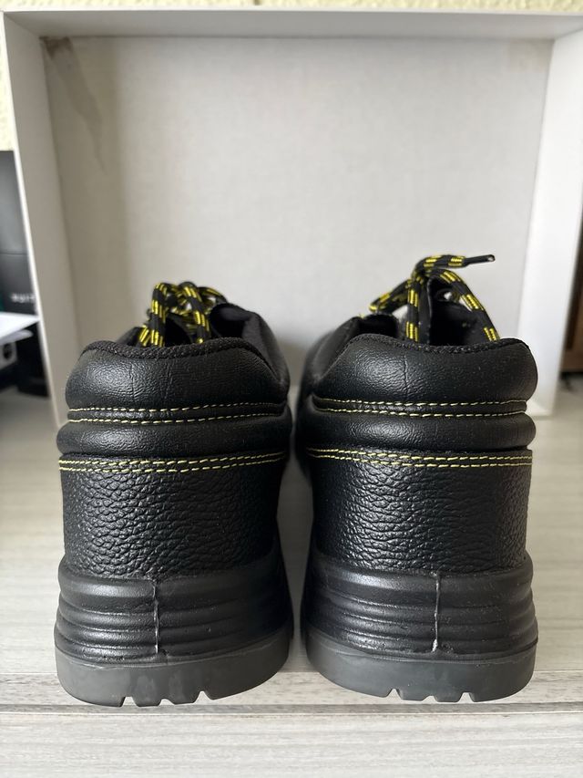 Zapatillas seguridad Delta Plus negras