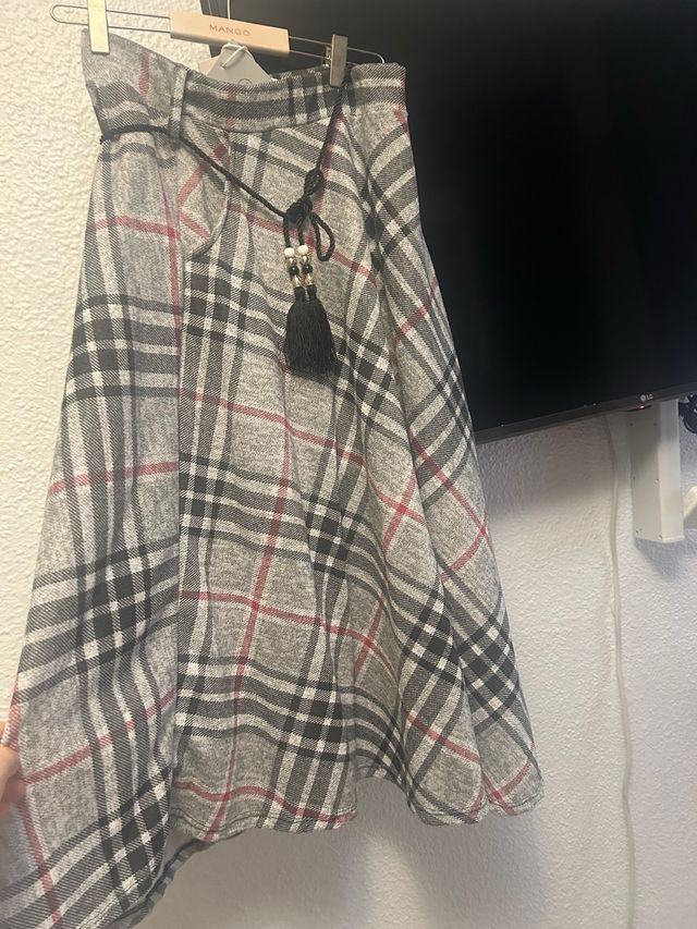Falda Mango cuadros gris y rojo