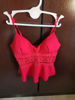 Top rojo con encaje talla S