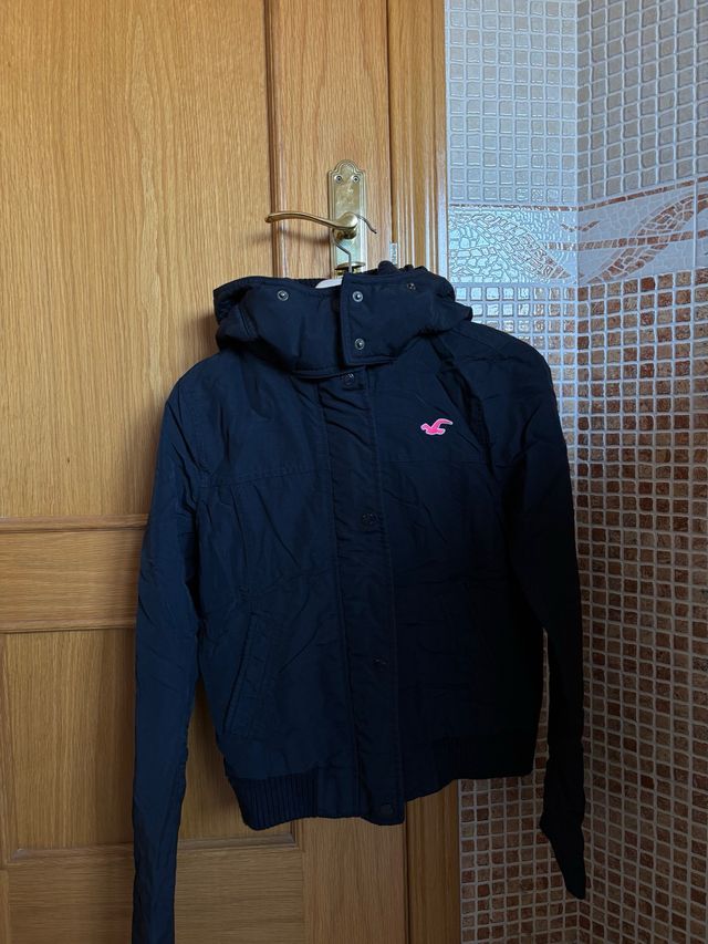 Abrigo Hollister Negro con Capucha