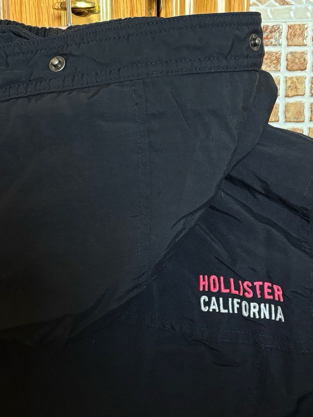 Abrigo Hollister Negro con Capucha