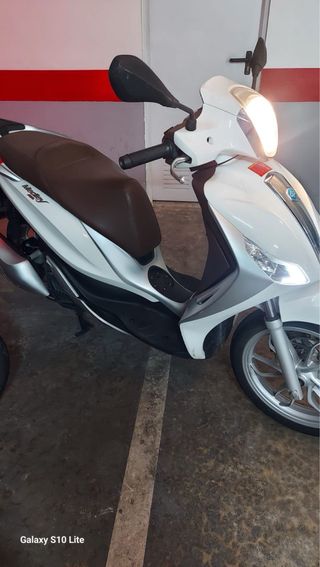 Scooter Piaggio Medley Blanca