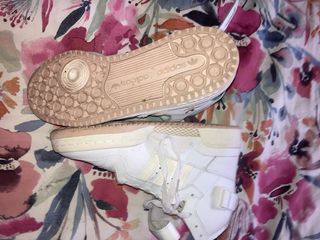 Zapatillas Adidas Forum Mid Beige y Blanco