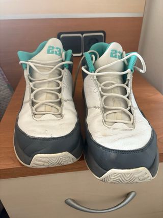 Zapatillas Jordan Blancas y Turquesa