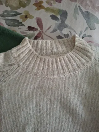 Jersey beige cuello alto