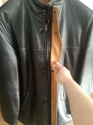 Chaquetón de cuero marrón y negro