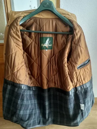 Chaquetón de cuero marrón y negro