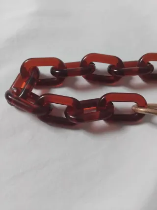 Colar Com Elos Grandes em Castanho e Metal Dourado