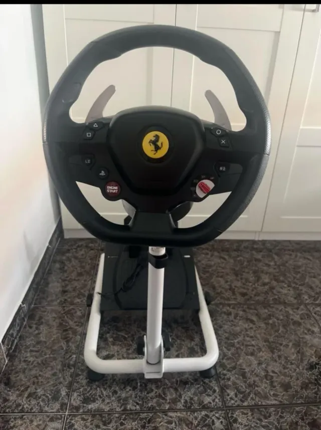 Volante Thrustmaster Ferrari y soporte