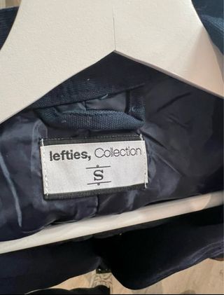 Chaqueta azul con cinturón