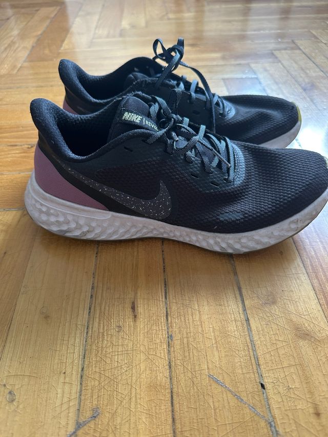 Zapatillas Nike Revolution 6 Negro/Rosa