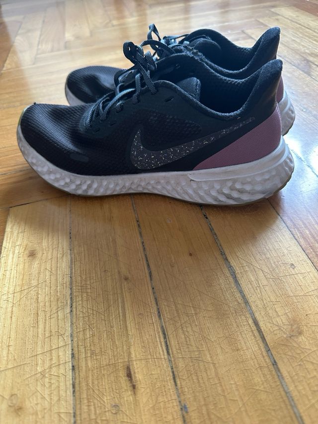 Zapatillas Nike Revolution 6 Negro/Rosa