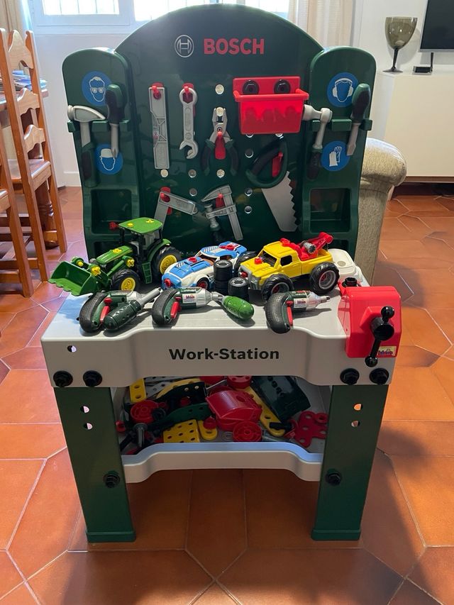 Banco da lavoro Bosch Theo Klein + 3 veicoli
