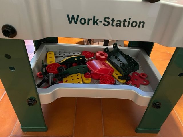 Banco da lavoro Bosch Theo Klein + 3 veicoli