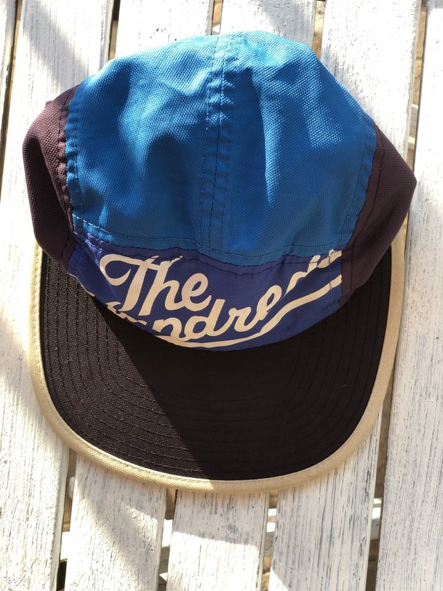 Gorra The Hundreds azul y negra