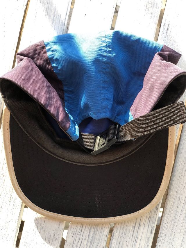 Gorra The Hundreds azul y negra