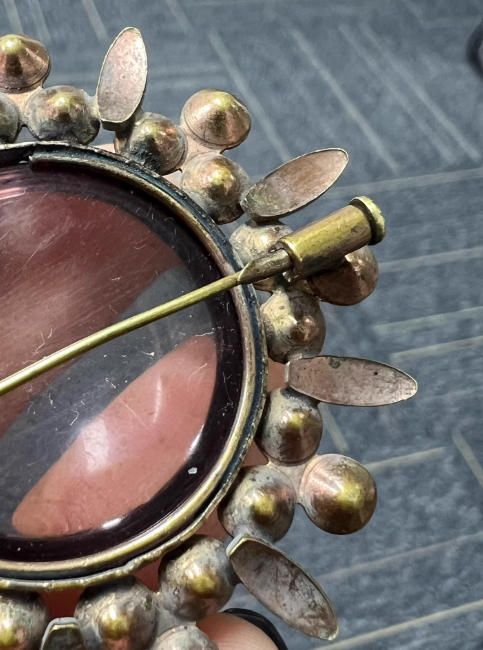 Broche sol con piedras