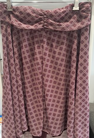 Falda por la rodilla con goma en cintura