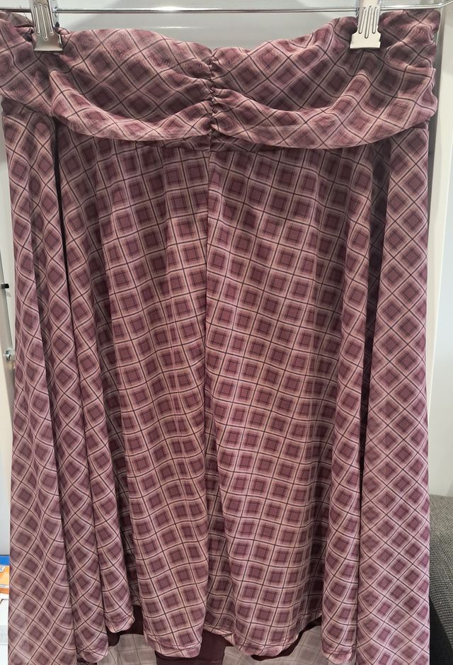 Falda por la rodilla con goma en cintura