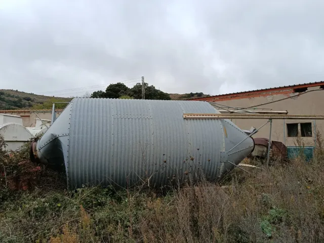 Tolva metálica para pienso