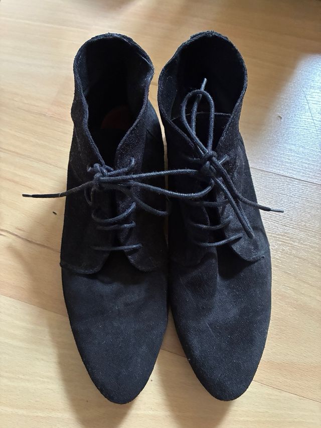 Botín negro talla 40. Bimba y Lola.