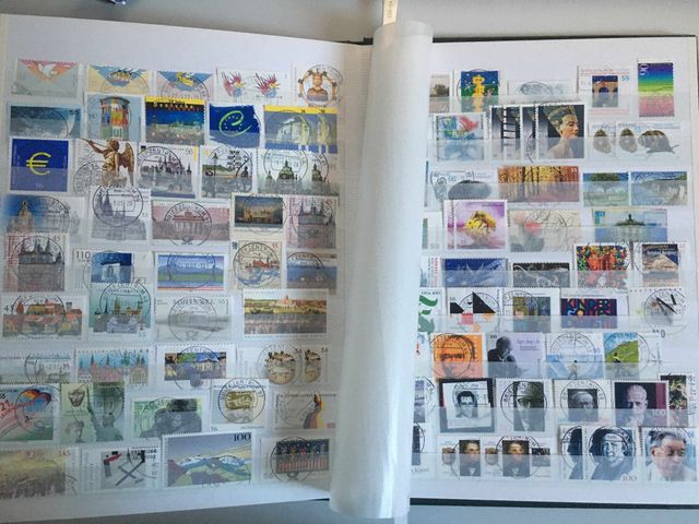 Francobolli nuovi e usati di vari paesi.