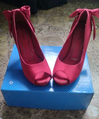 Zapatos de fiesta  de raso rojo con lazo