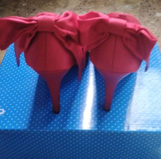 Zapatos de fiesta  de raso rojo con lazo