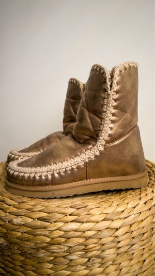 Botas tipo Mou dorado metalizado