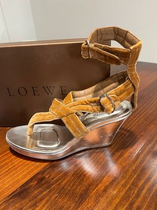 Sandalias cuña Loewe terciopelo marrón y plateado