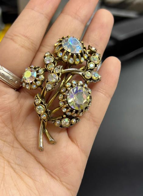 Broche Flor con Cristales