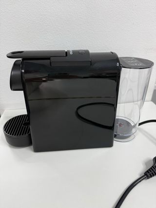 Cafetera Nespresso Essenza Mini Negra