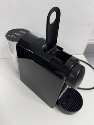 Cafetera Nespresso Essenza Mini Negra