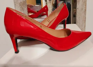 Zapatos de tacón rojos