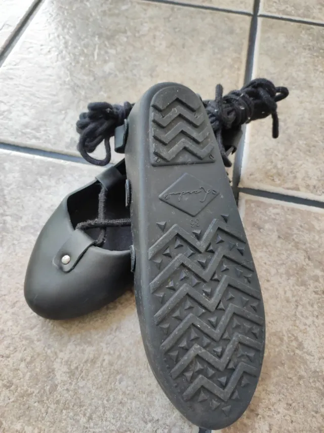 Albarcas negras talla 36