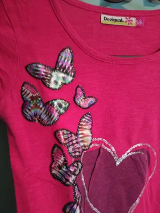 Camiseta Desigual niña 5/6 años mariposas y corazó