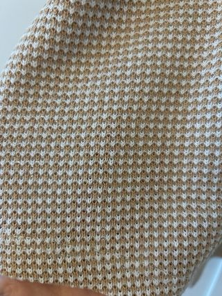 Maglia beige con maniche a sbuffo