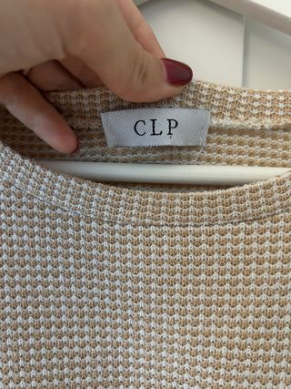 Maglia beige con maniche a sbuffo