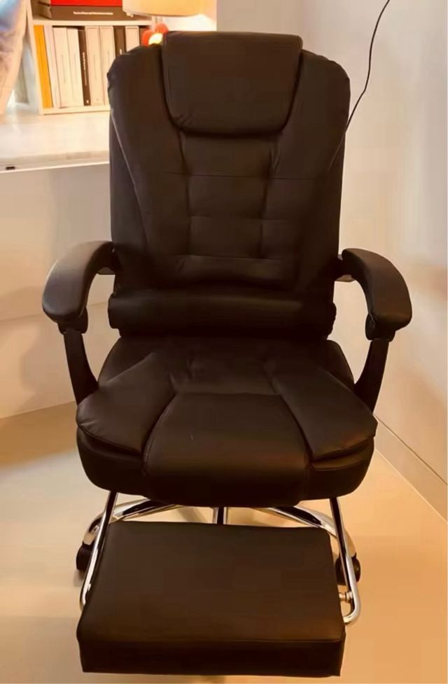 Sedia da ufficio grigia in tessuto e pelle