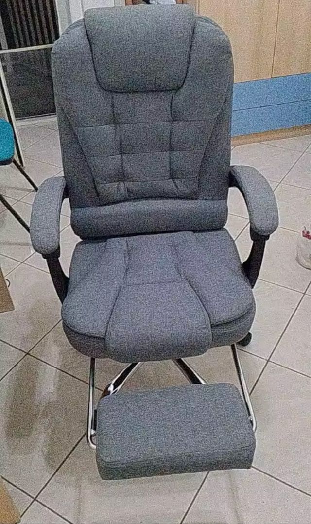 Sedia da ufficio grigia in tessuto e pelle