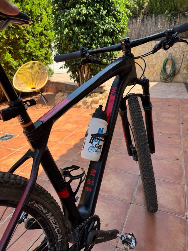 Bicicleta Montaña Carbono Negra